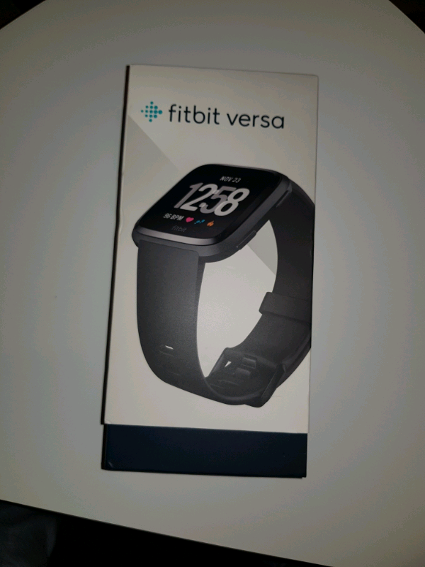 fitbit versa in croma