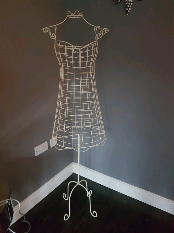 Lovely Cream Wired Bodice Mannequin In Brough East Yorkshire