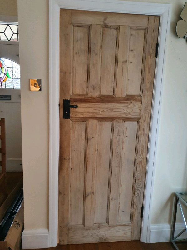 10 Stripped Soild Pinewood Doors as well as Black Handles and Hinges
