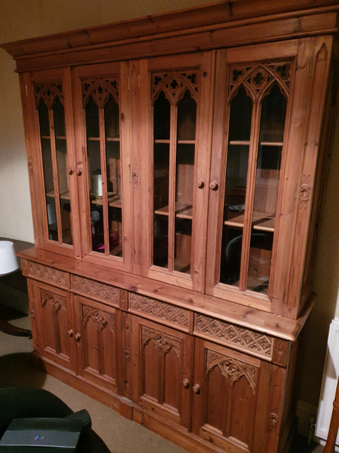 Distressed Pine Dresser Table With Drawers And 6 Chairs In