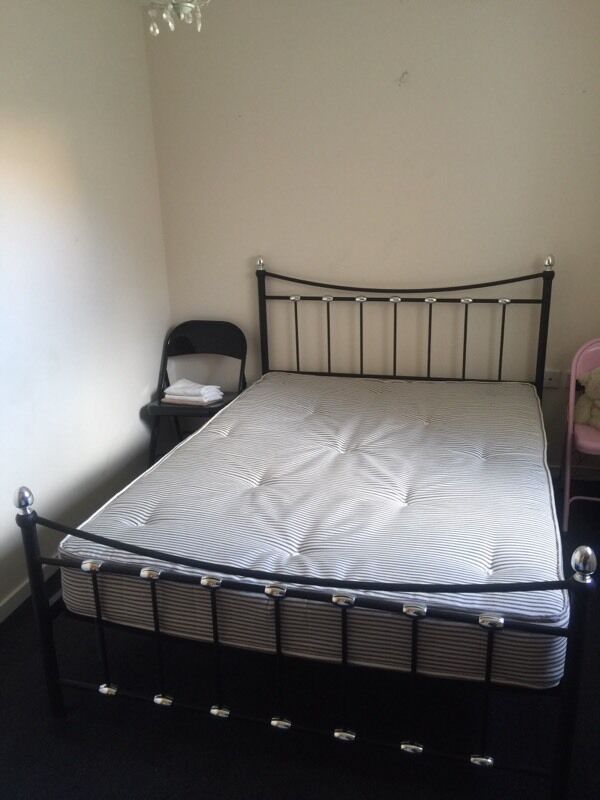 KING SIZE METAL BED FRAME & MATTRESS EXCELLENT SALE (Collection Only) £