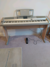Yamaha digital electric piano. DGX 505