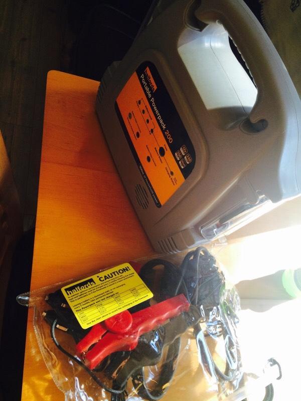 Halfords inverter and power pack built in tyre inflater and 12 volt