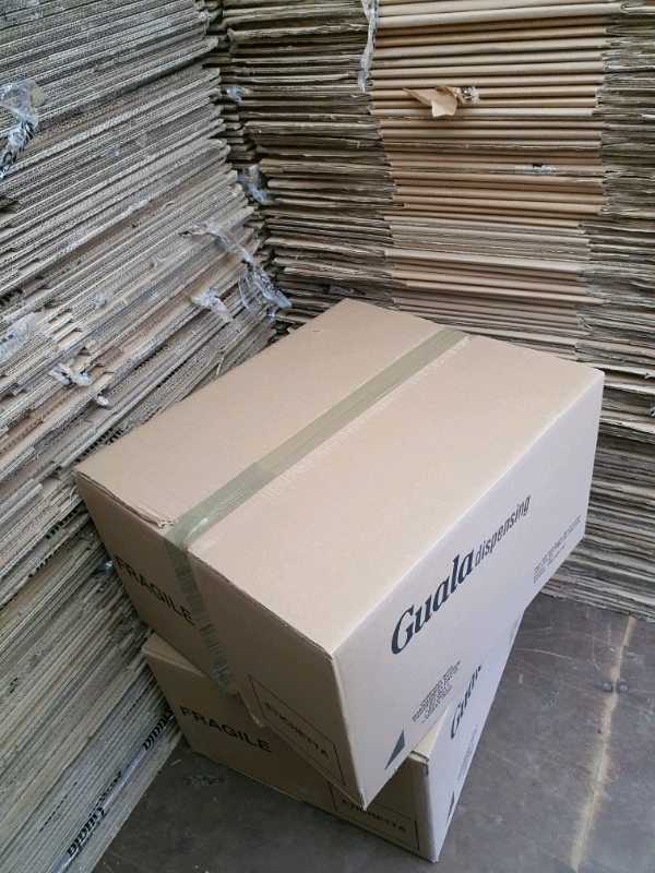 Double walled Large removal boxes bundles of packing moving boxes in