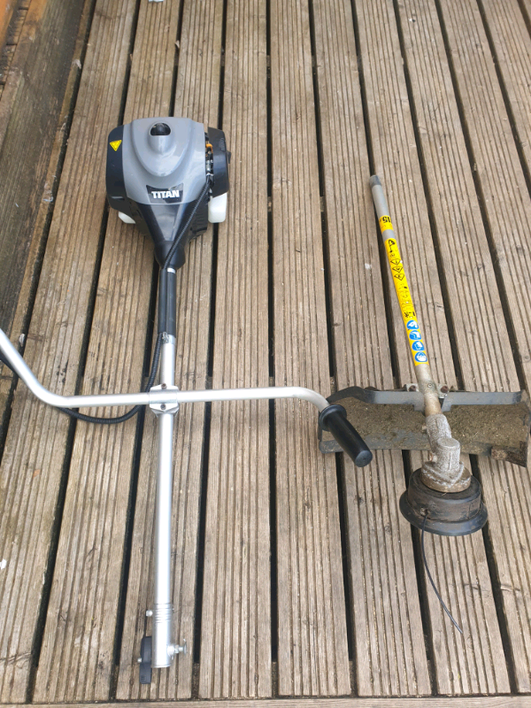 Titan Petrol Strimmer/Brushcutter in Kidderminster, Worcestershire