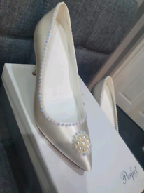 Wedding Shoes | White Heels | Used - Like New | Size 6