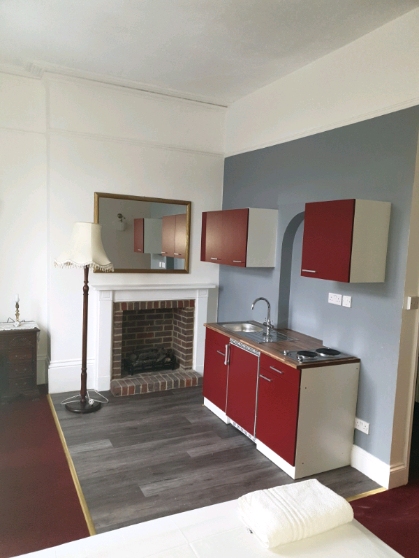 Serviced large En suite bedsit. in Dover, Kent Gumtree