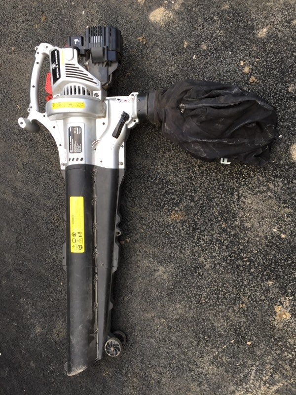 Spear & Jackson SBV31 leaf blower and garden vacuum in Stanley