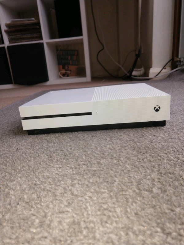 Xbox one s all wire's no controller in Roundhay, West Yorkshire Gumtree