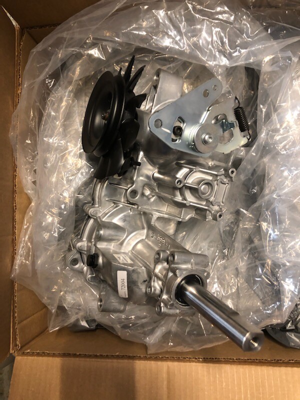 シバ Transaxle Hydro Gear EZT RH NO HUBS, ZCAMBB4DDB3PPX,71649