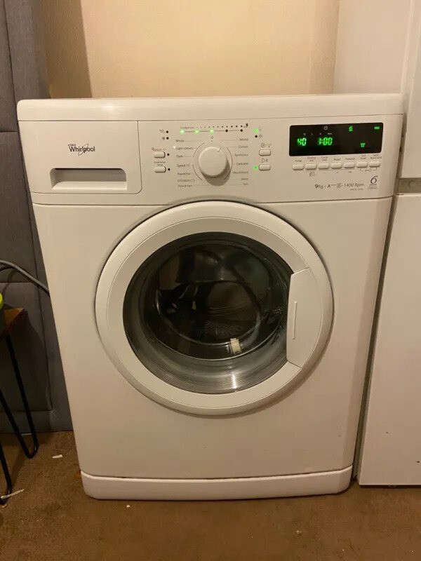 Whirlpool 6th Sense Washing Machine in Aylesbury, Buckinghamshire
