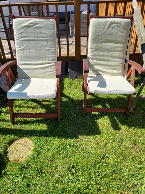2 wooden garden recliner chairs with seat pads in Cumbernauld