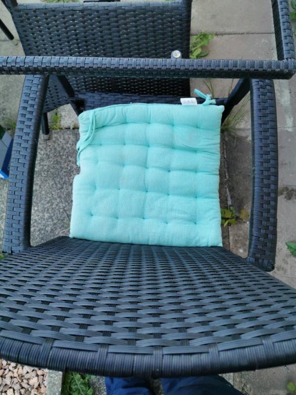 Garden furniture, 4 chairs and pillows, table and parasol | in Denny