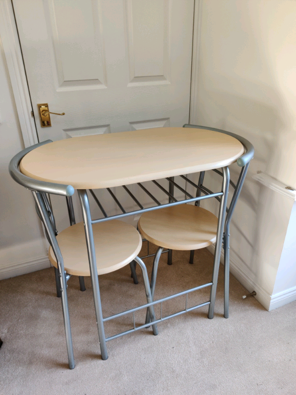 Who serves breakfast all day image