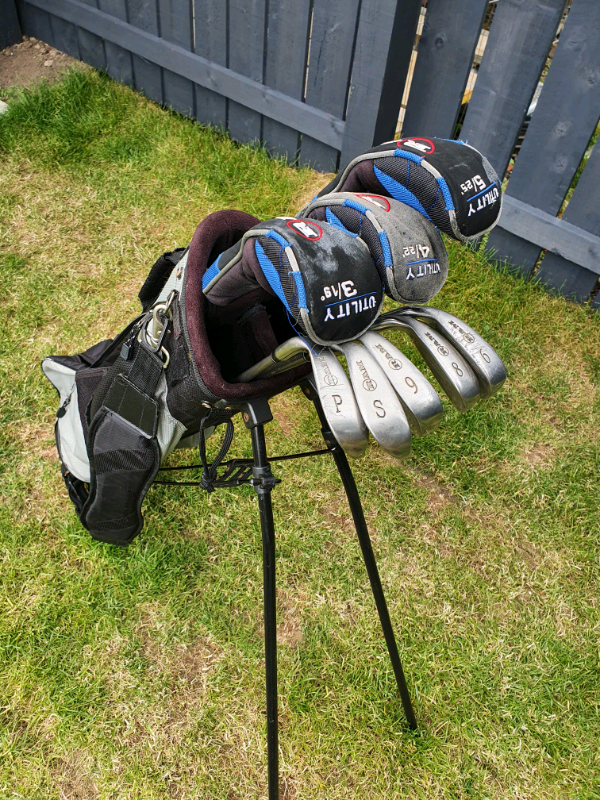 Full set of golf clubs (irons and rescue hybrids) with bag in Amble