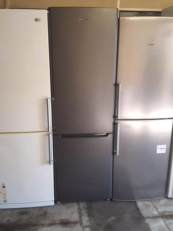 SAMSUNG GRAPHITE COLOUR TALL FRIDGE FREEZER in Walsall, West Midlands