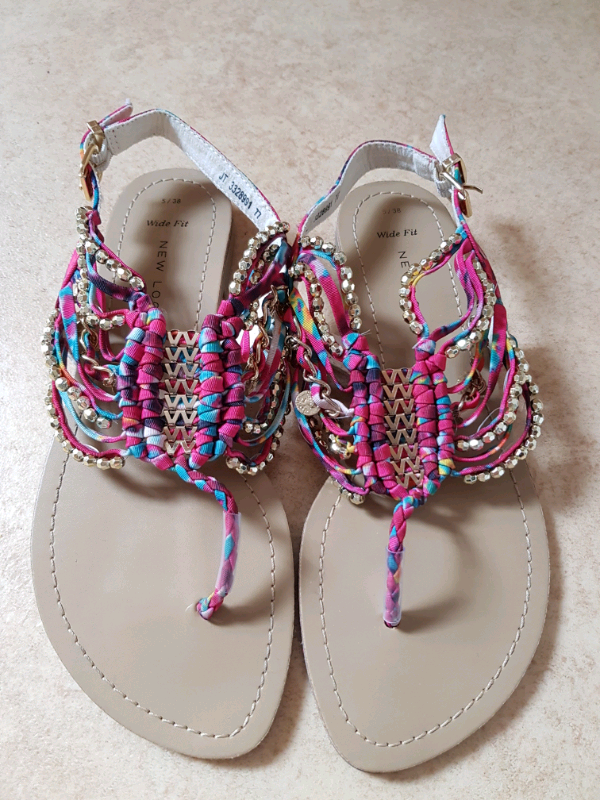 womens size 5 wide sandals