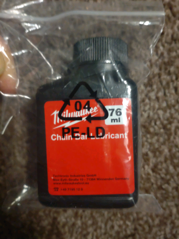 Milwaukee Chainsaw 76ml Mini bar chain oil lubricant in East London