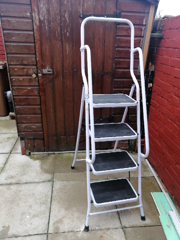 Heavy duty 4 rung step ladders in St Helens, Merseyside Gumtree
