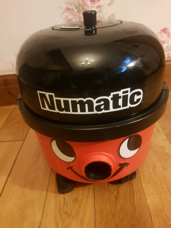 HENRY VACUUM CLEANER IN VERY GOOD CONDITION. in Ringwood, Hampshire