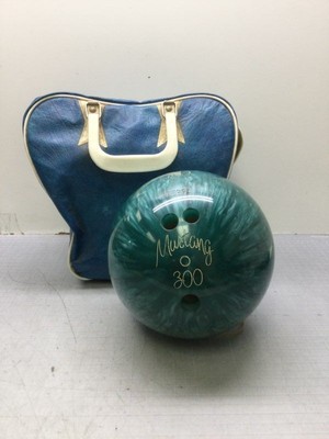 Mustang 300 Bowling Ball in Carrying Bag