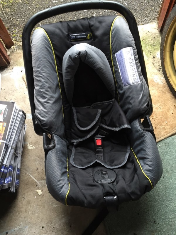 NEWBORN CAR SEAT PERFECT CONDITION £5 FOR FAST SALE in Newtownabbey