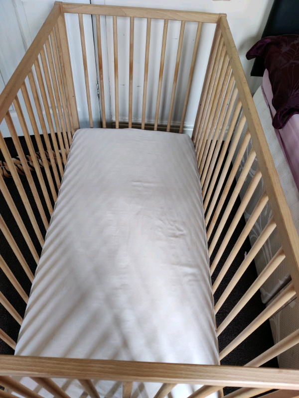 Baby cot in Meadows, Nottinghamshire Gumtree