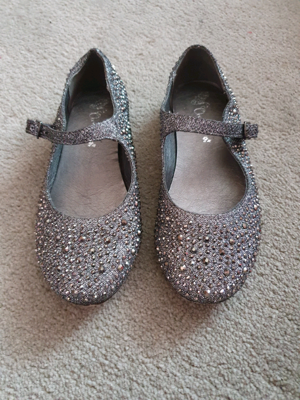Little girls sparkly occasion wear shoes size 1 in Skewen, Neath Port Talbot Gumtree