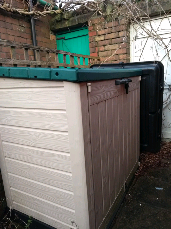 keter maxi store it out maxi 1200l storage shed in roath