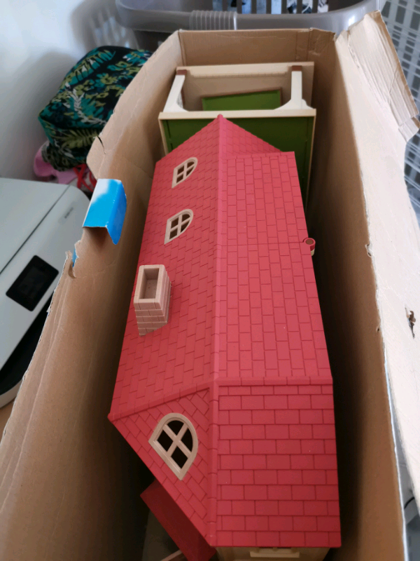 Sylvanian Families Maple Manor With Carport In Gloucestershire