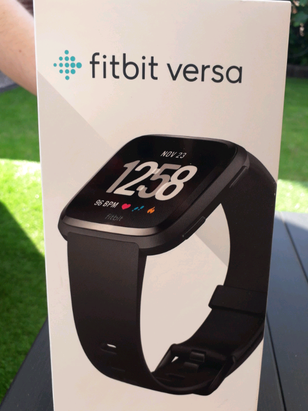 fitbit versa in croma