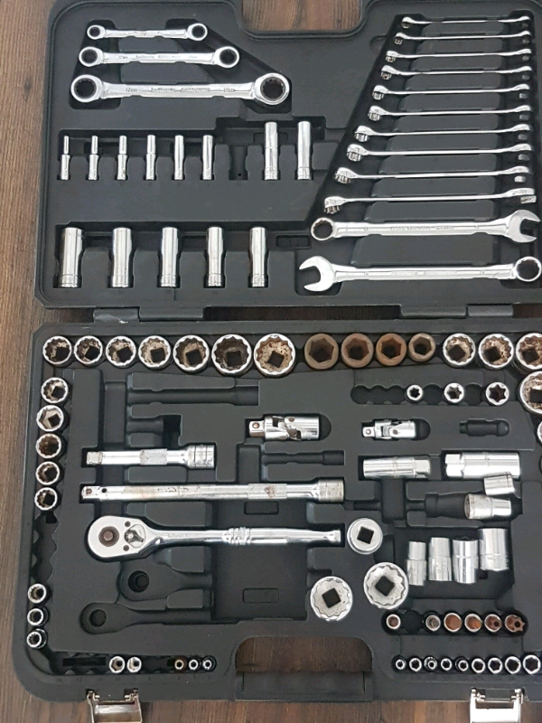 Halfords Advanced socket & Ratchet Spanner set tool box hand tools in