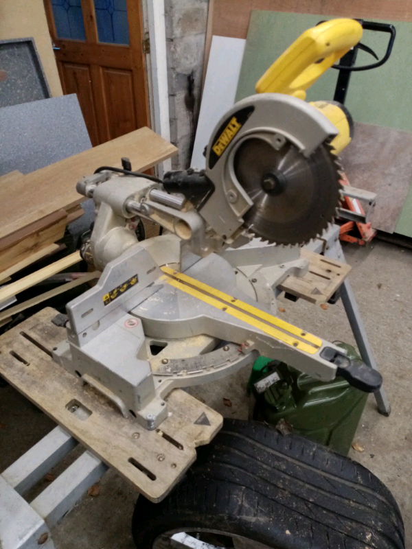 Dewalt chop saw and stand 110v in Aboyne, Aberdeenshire Gumtree