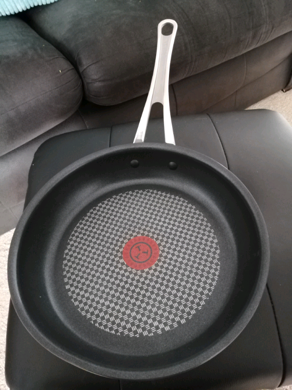 Jamie Oliver by Tefal Hard Anodised Nonstick Frying Pan in Newton