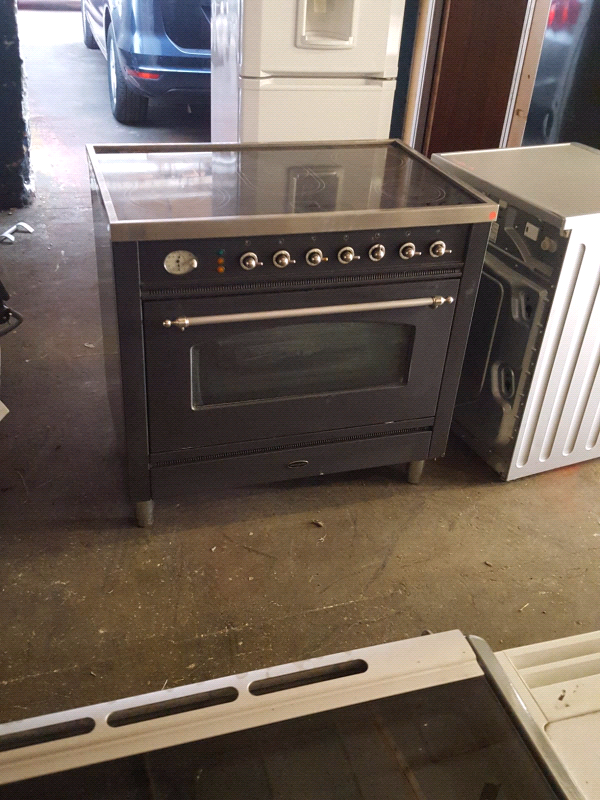 BRITANNIA 70CM WIDE ELECTRIC CERAMIC TOP RANGE COOKER in