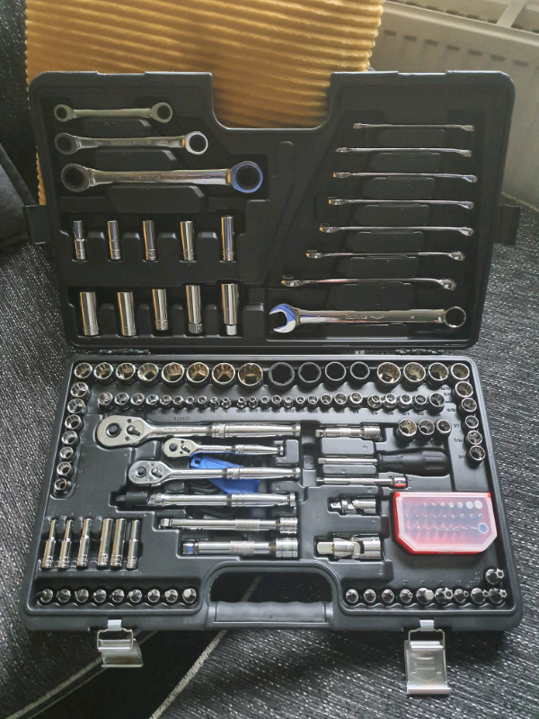 New halfords advanced ratchet and socket set 150 piece in Llansamlet