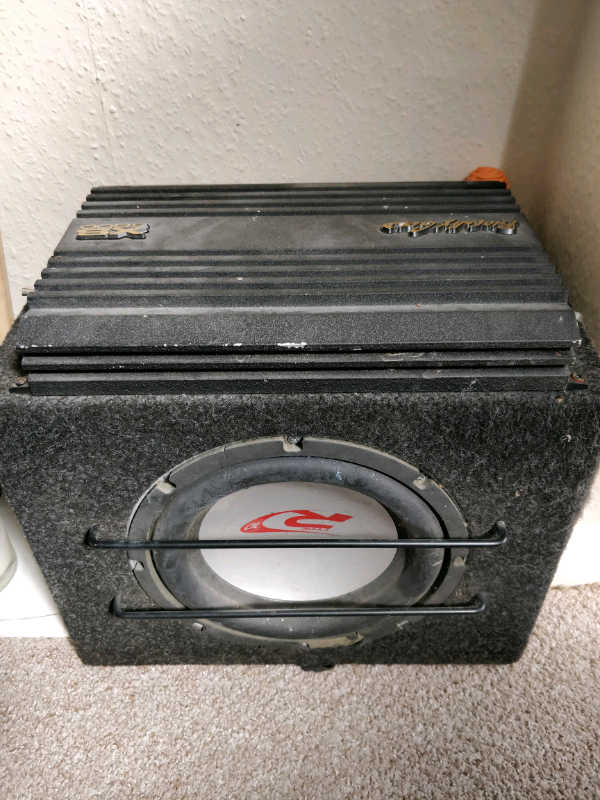 Phoenix Gold XS4600 amp & Alpine Type R 10" sub in Brighton, East