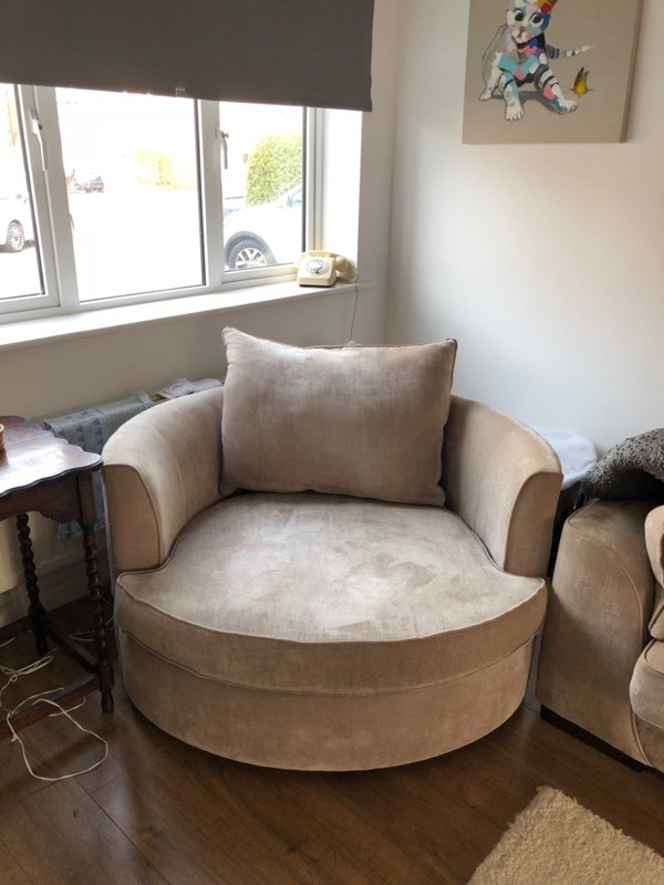 SCS Cuddle Swivel Armchair in Barry, Vale of Gumtree