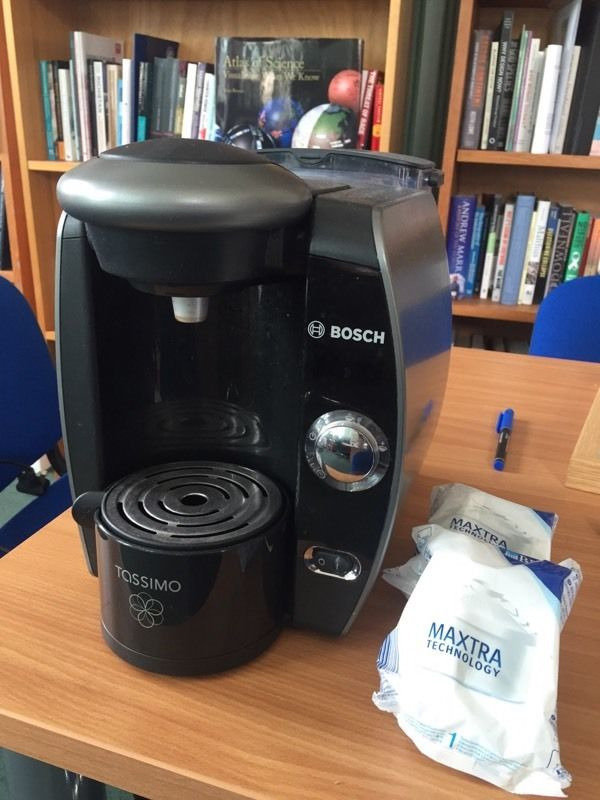 Bosch Tassimo TAS6515 coffee & beverage maker titanium incl. two Brita