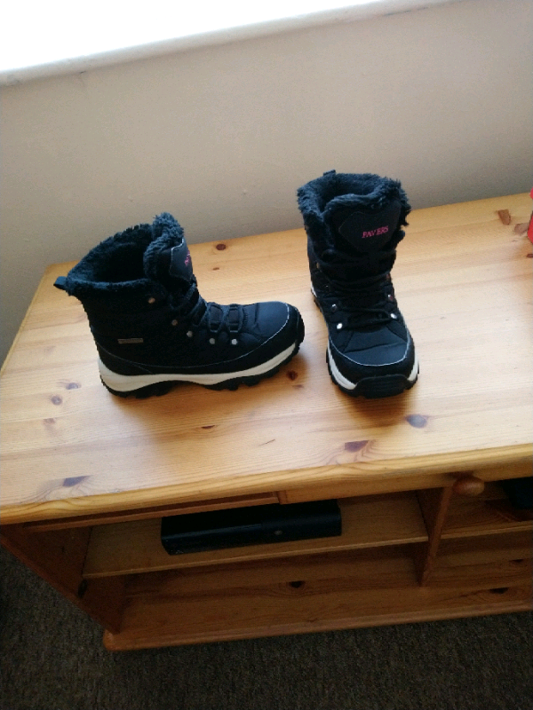 pavers green ankle boots