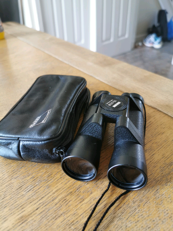 Carl Zeiss 10x25b Binoculars with carry case in Syston