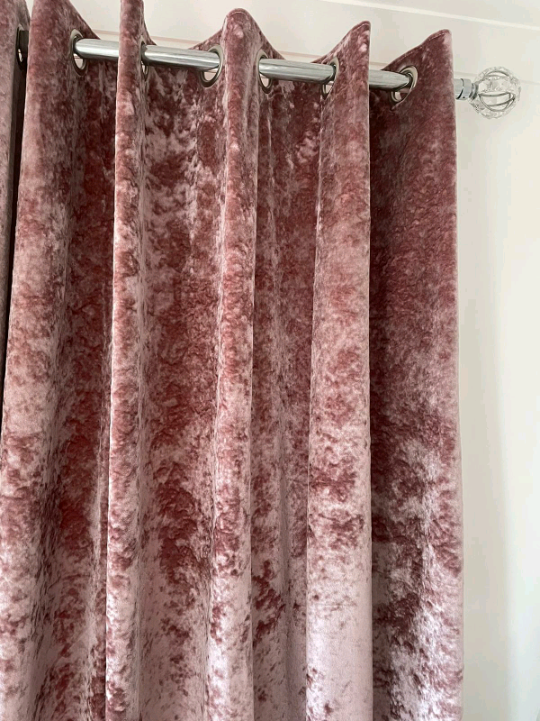 Crushed velour blush pink eyelet curtains in Hull, East Yorkshire
