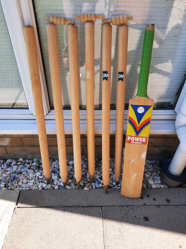 Cricket stumps and bat in Bury St Edmunds, Suffolk Gumtree