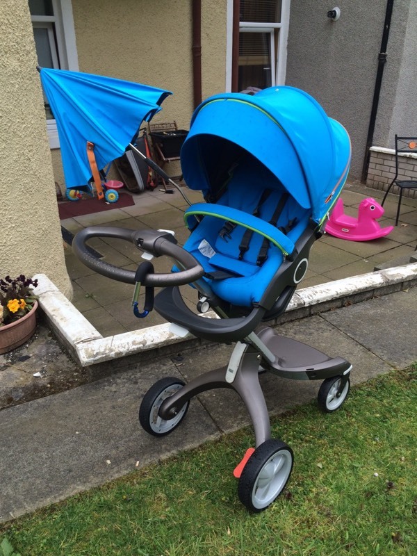 Stokke Xplory v4 urban blue. Pram and attachable car seat in