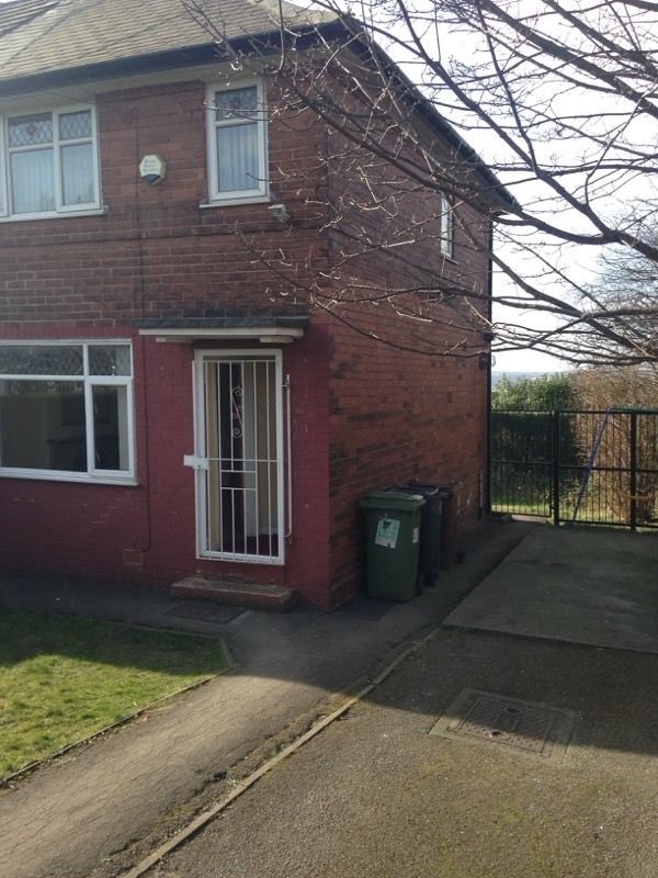 2 bed House in Halton Moor LS15. Enclosed Gardens. Private Landlord