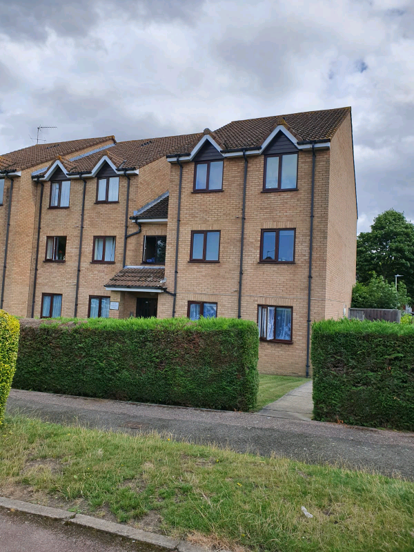 One bedroom second floor flat to rent in Borehamwood, Hertfordshire