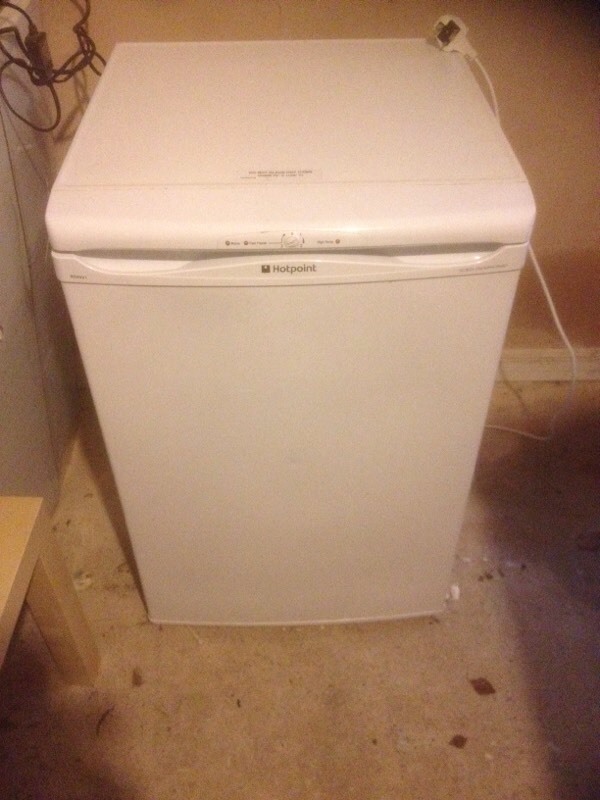 Hotpoint rzav21 stand alone freezer Iced diamond 3 drawers. excellent