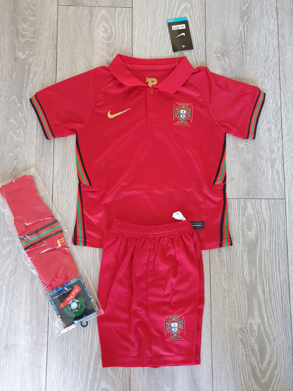 4/5 years 2021 Portugal football kit nike tshirt in Birkenhead