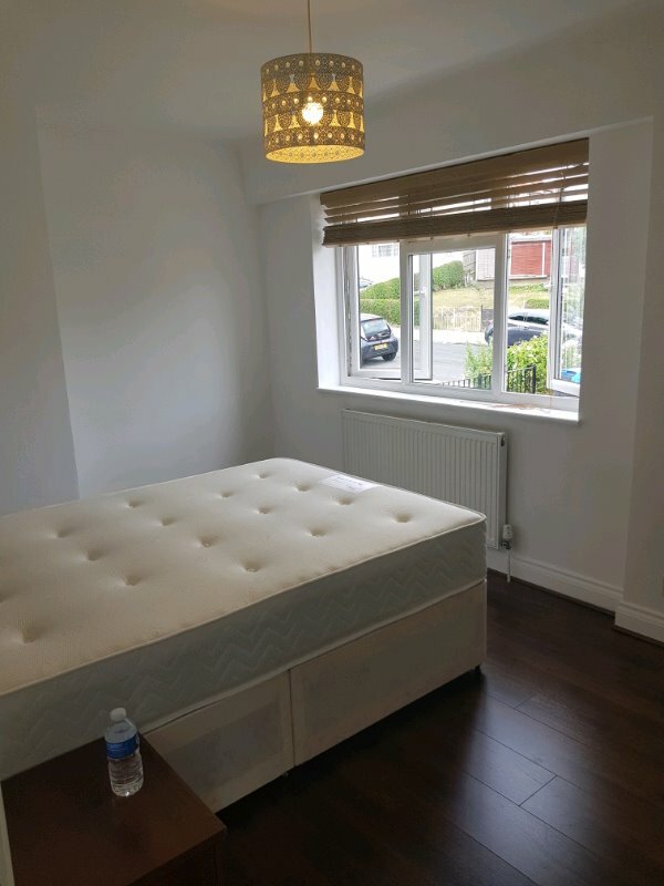 2 Bedrooms Sitting Room Dinning Room Semi Detached House For Rent In Croydon London Gumtree
