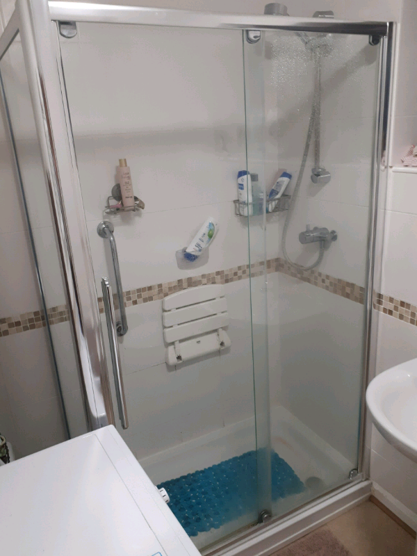 Shower enclosure and tray 1200 x